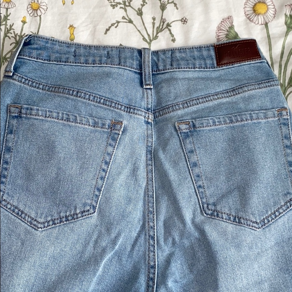 Hollister light wash Ultra High Rise Mom Jean